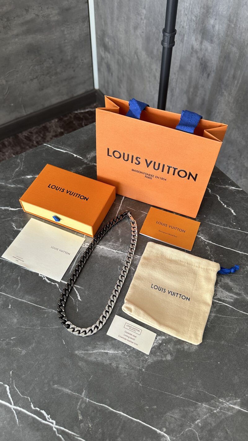 COLGANTE LV BLACK SILVER - Imagen 2