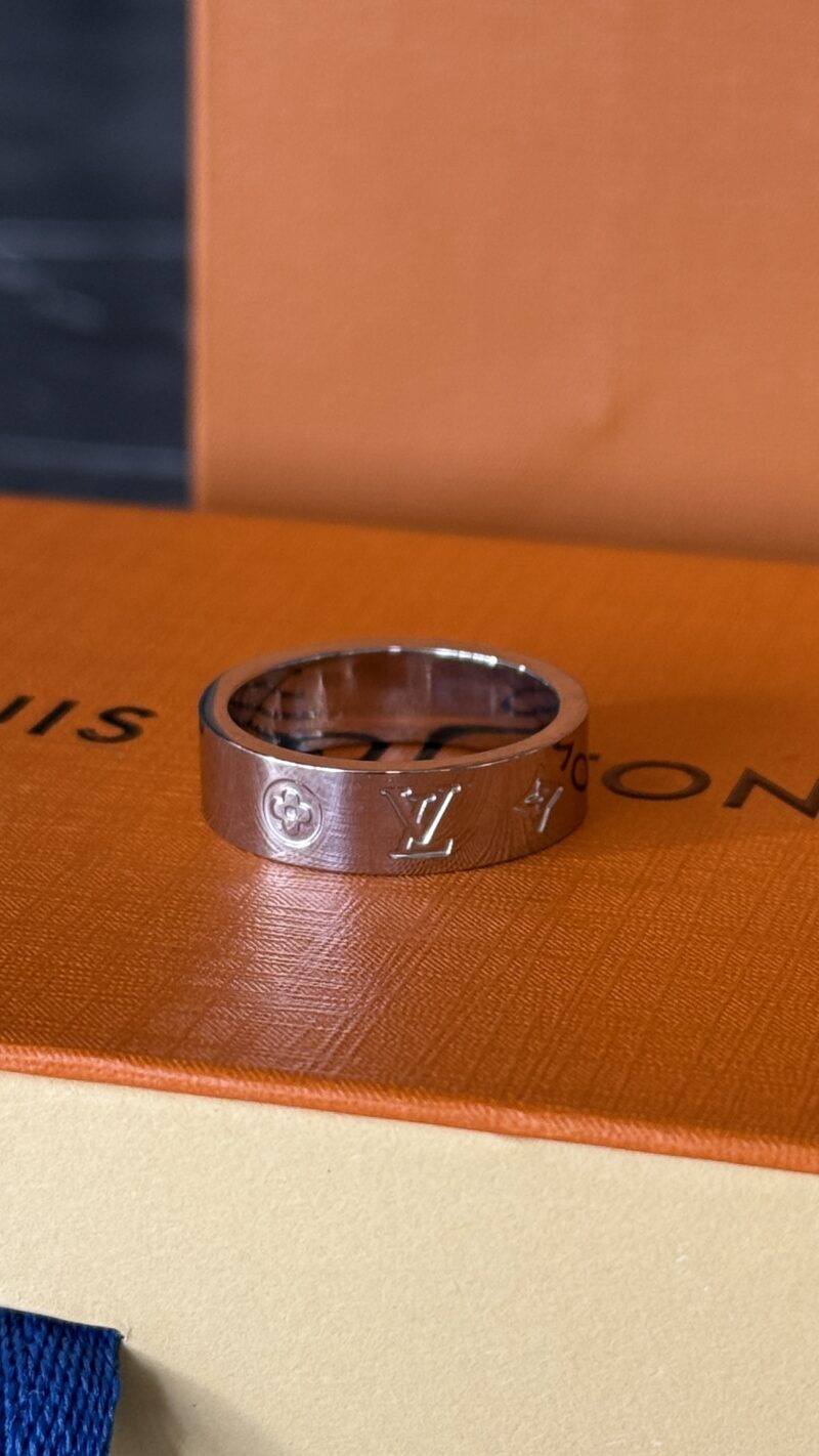 ANILLO LV PLATA