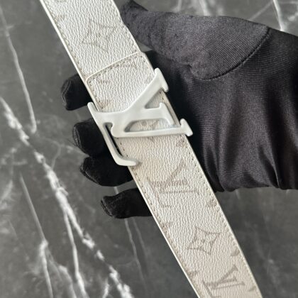 LV LOGO BLANCO