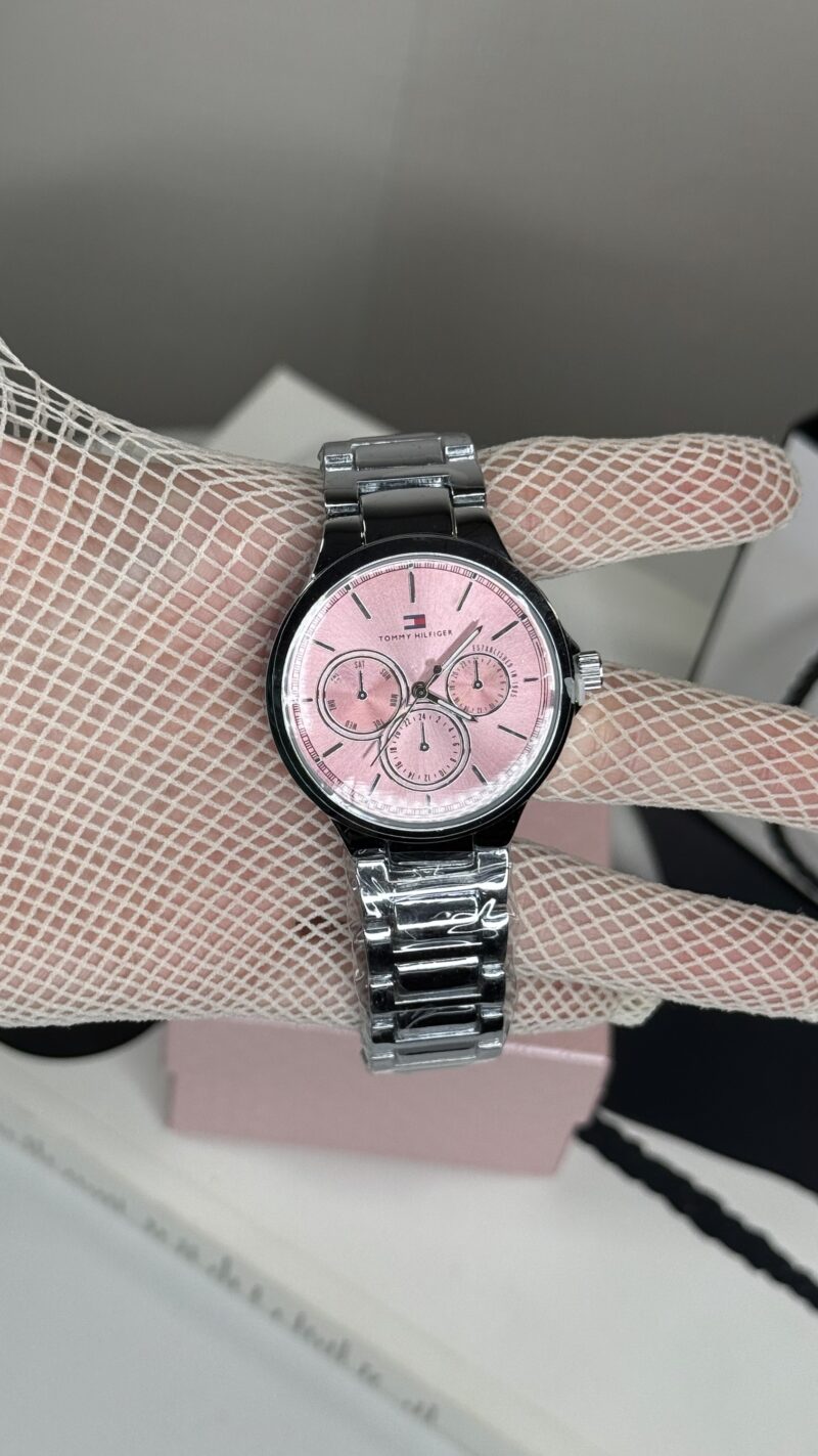 TMMY PLATA/ ROSA