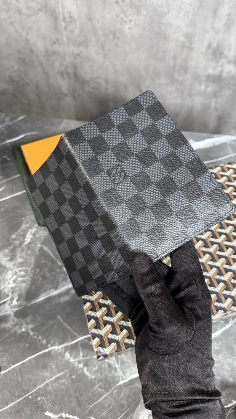 CARTERA PASAPORTE NEGRA CUADROS - Imagen 2