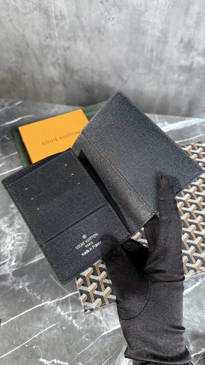 CARTERA PASAPORTE NEGRA CUADROS - Imagen 3