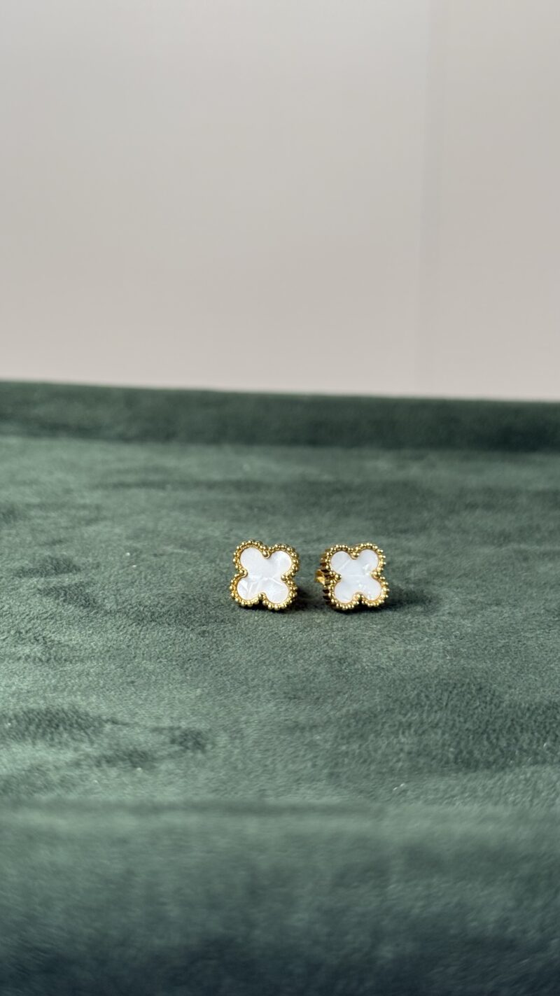 PENDIENTES TRÉBOL BLANCO