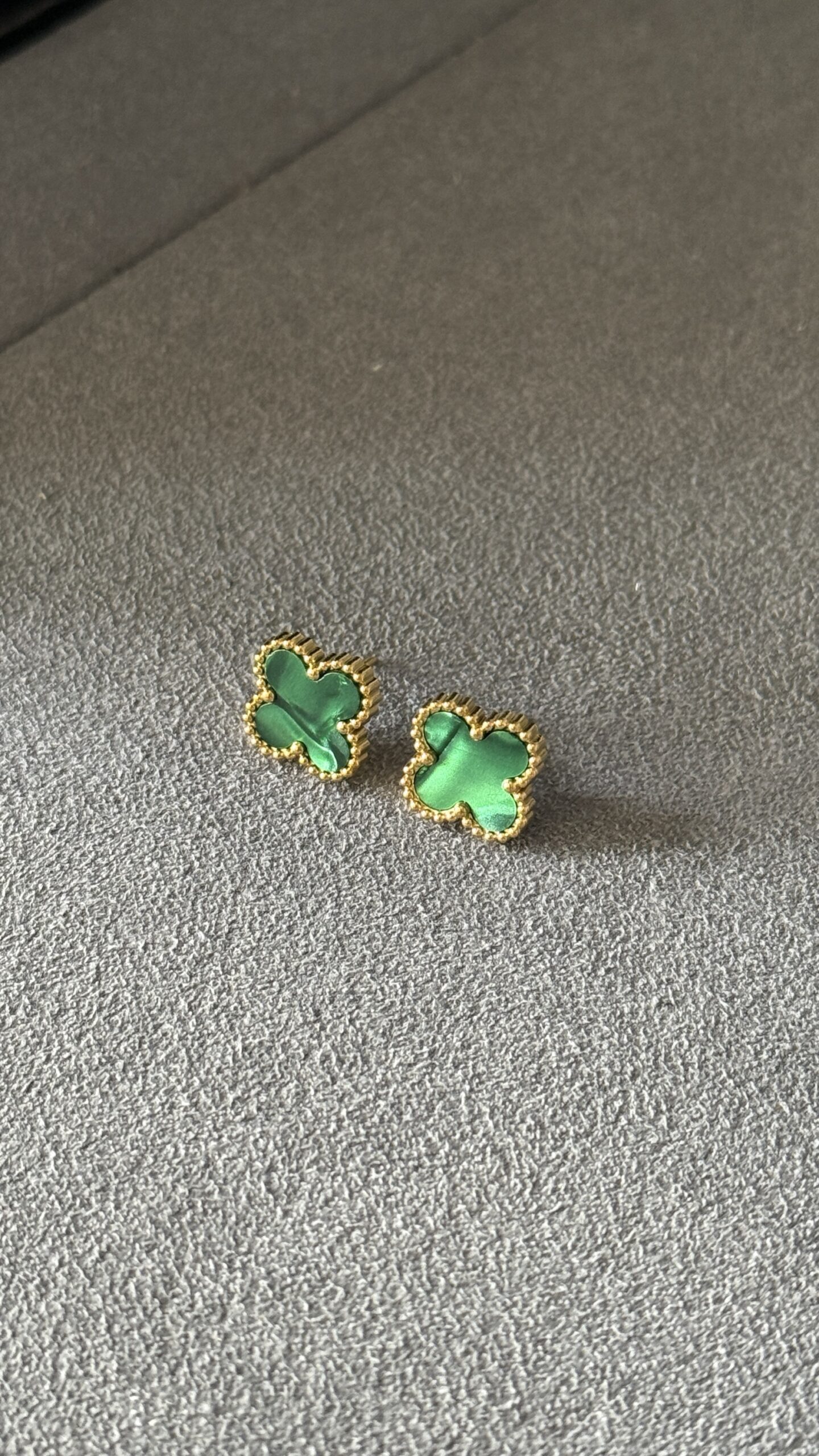 PENDIENTE TRÉBOL VERDE BRI