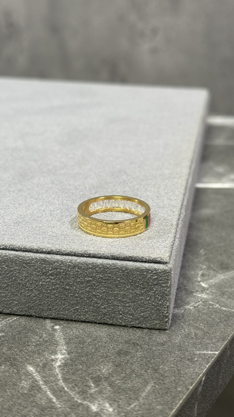 ANILLO ORO DIAMANTES DETALLE VERDE/ROJO - Imagen 2
