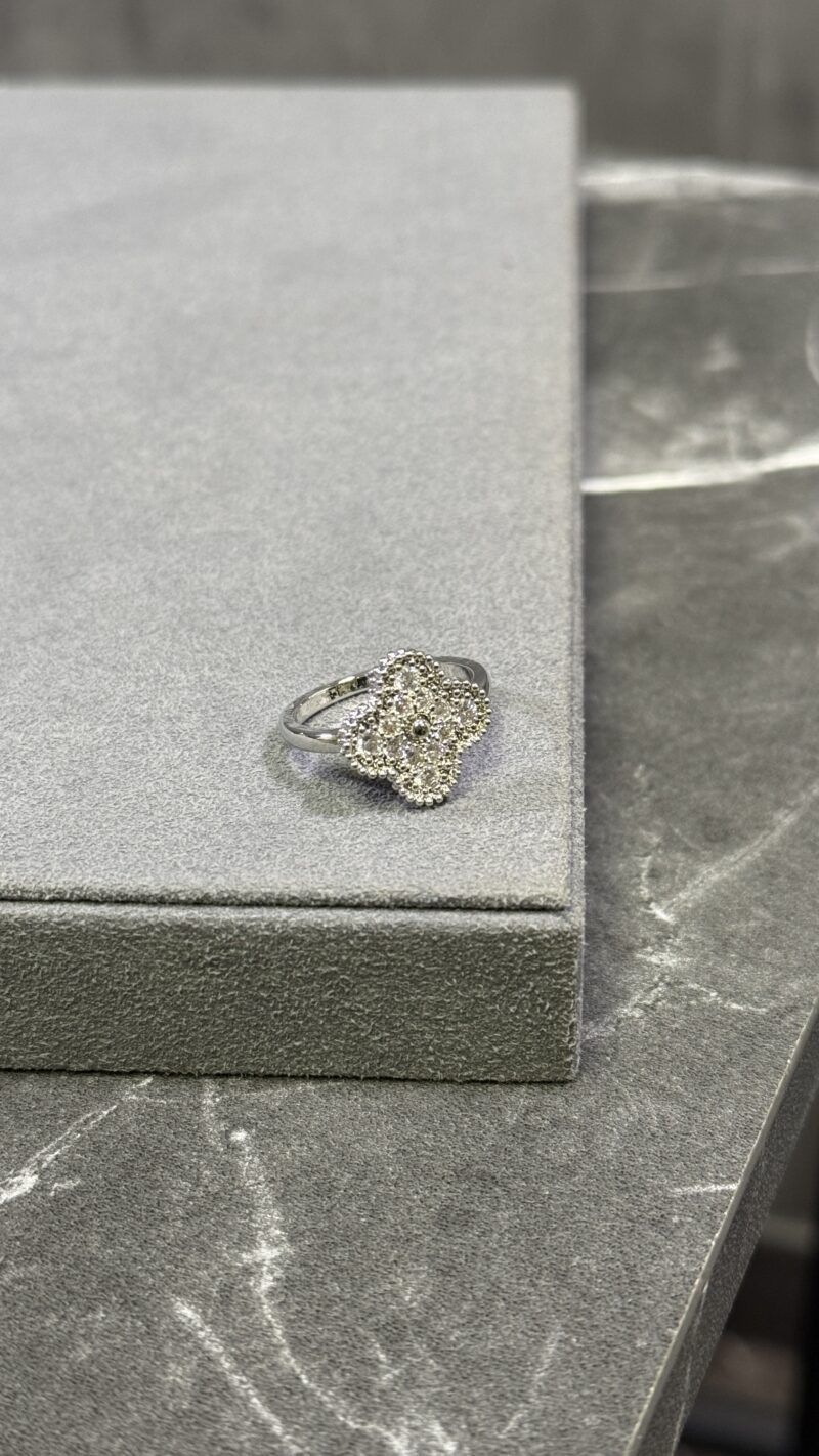 ANILLO TRÉBOL DIAMANTES PLATA