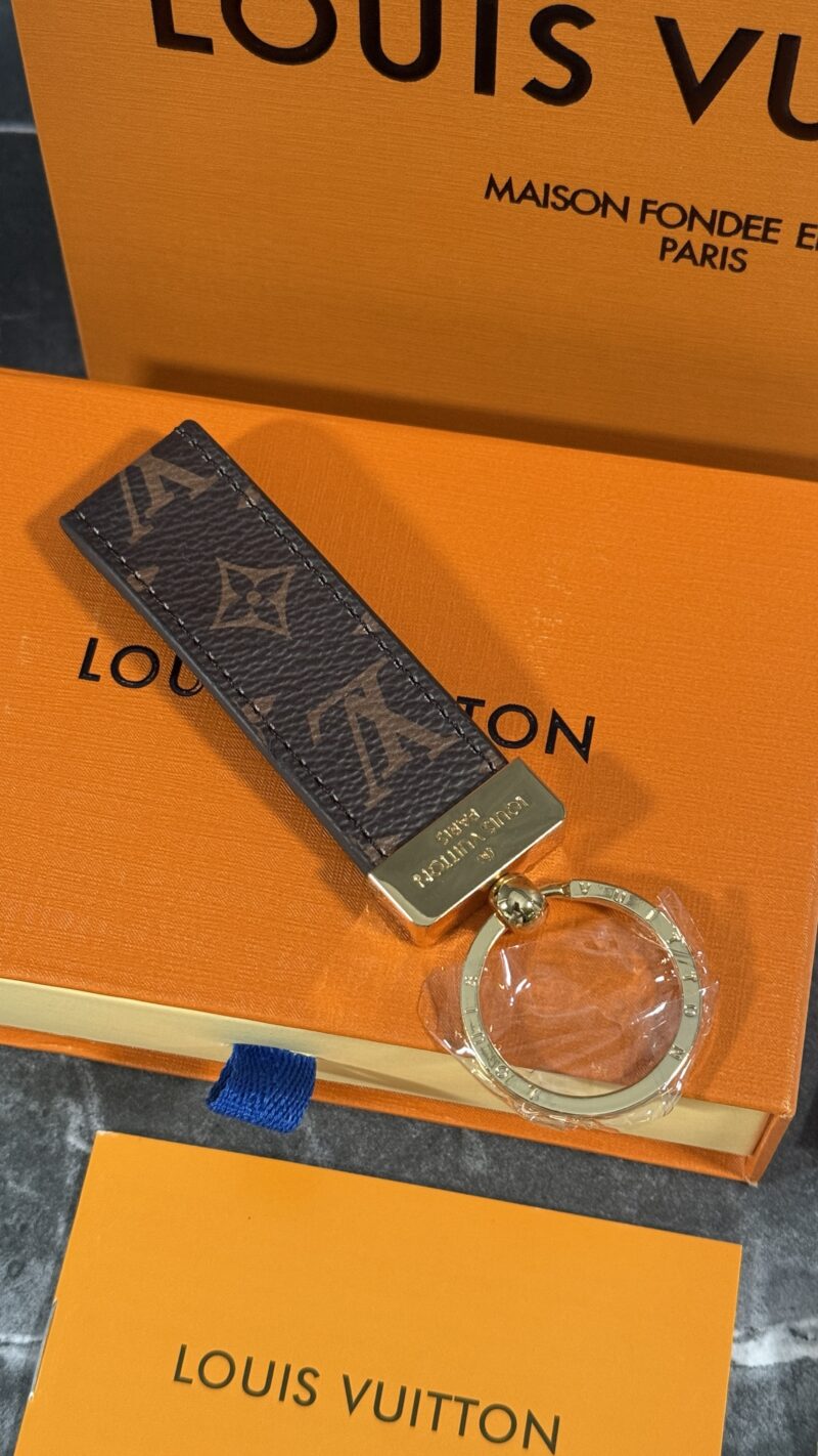 LLAVERO LV MARRÓN