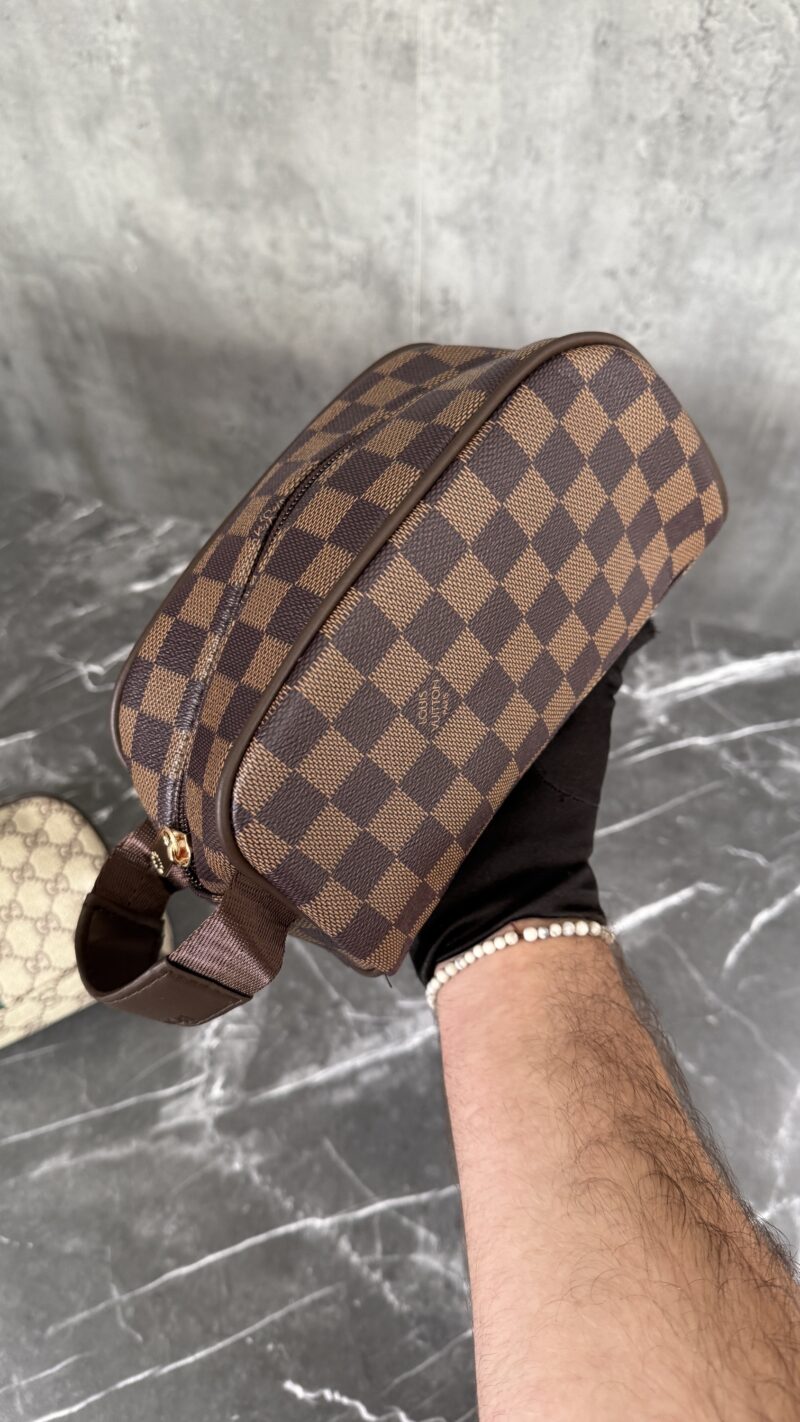 NECESER LV CUADROS