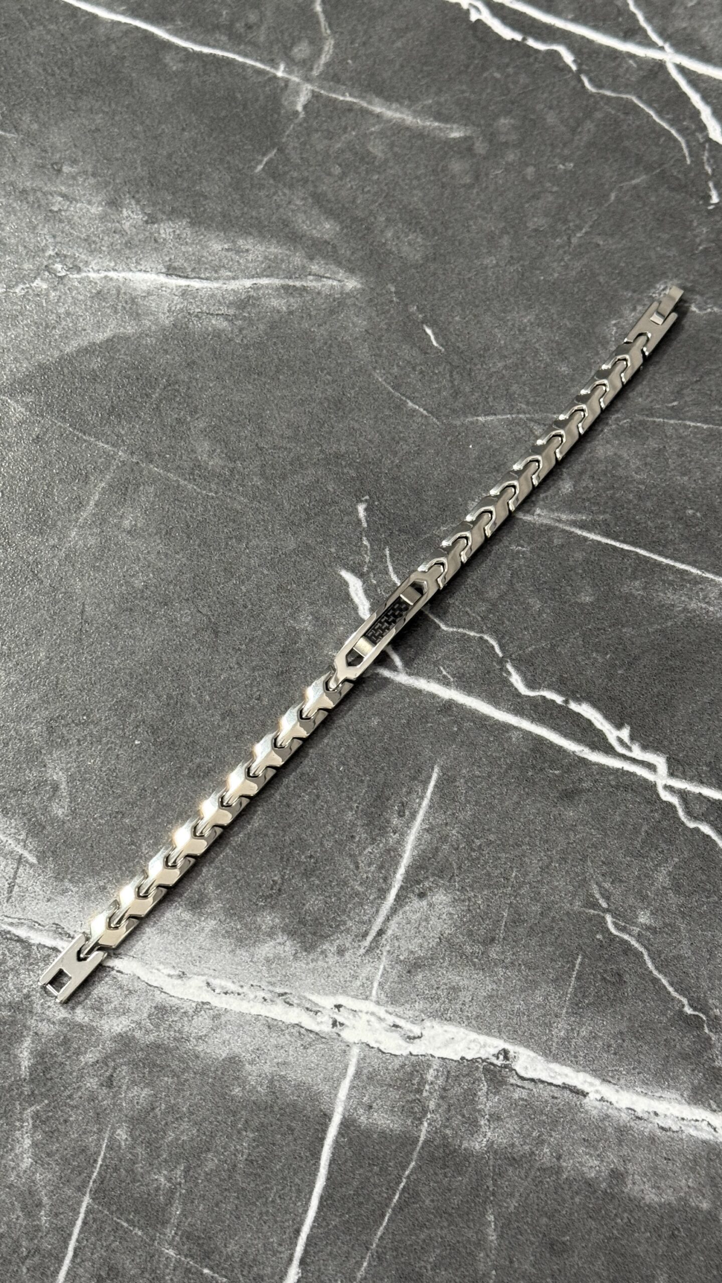 PULSERA PLATA / NEGRO FIBRA DE CARBONO