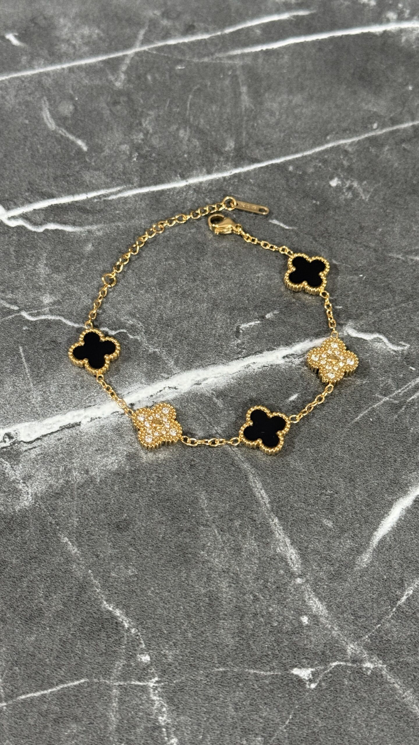 PULSERA TRÉBOL NEGRA / ORO BRILLANTES