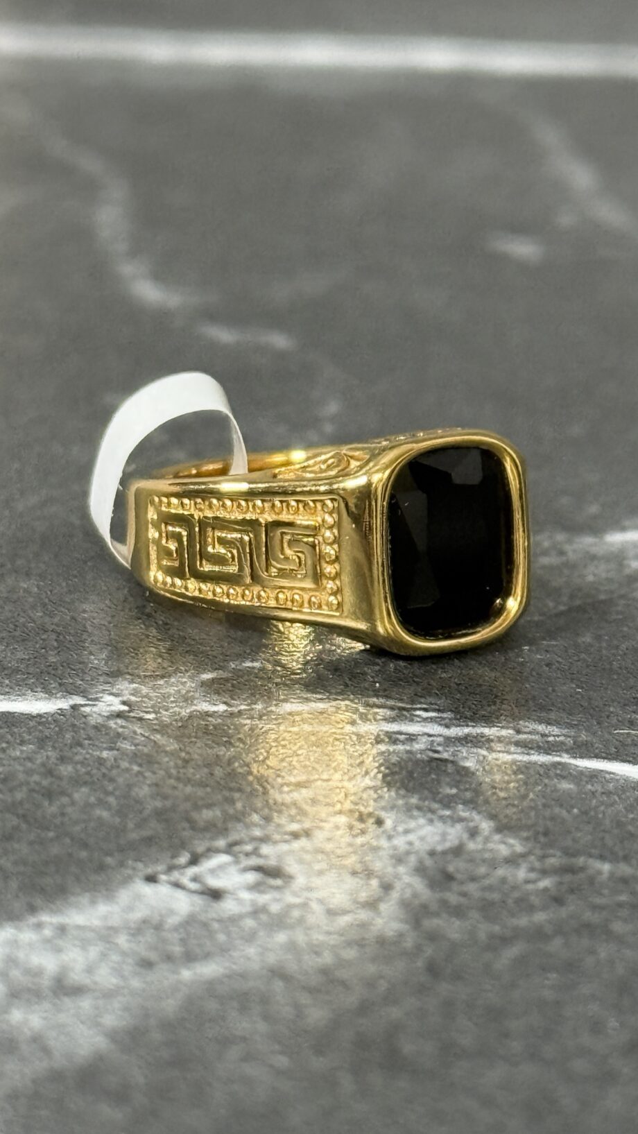 Anillo oro piedra negra