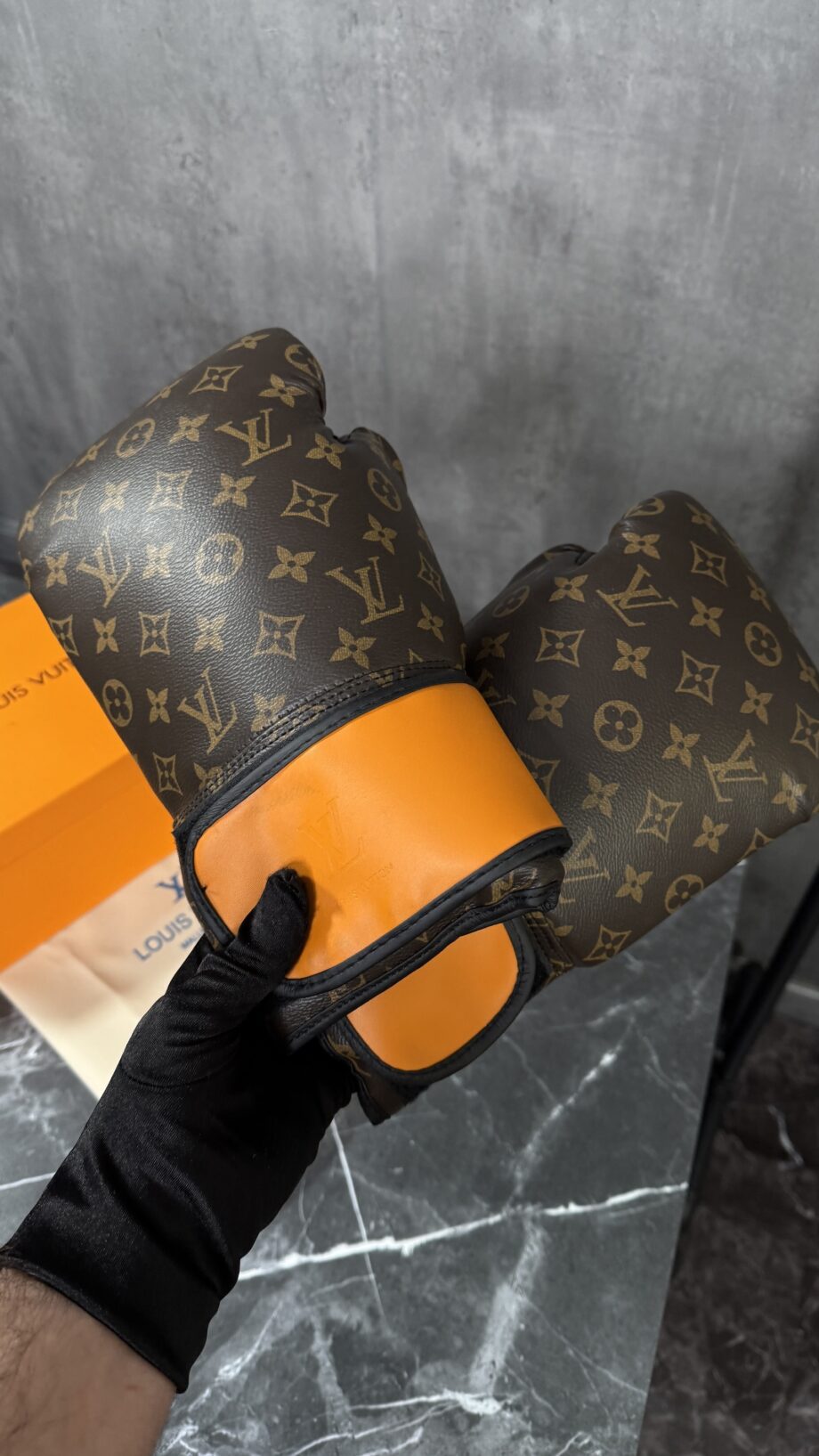 GUANTES LV