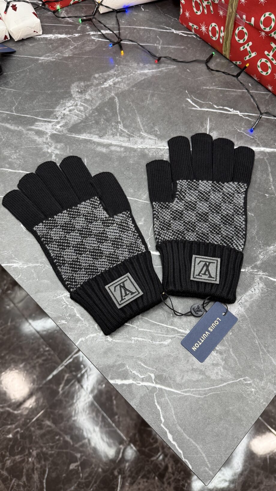 GUANTES LV GRIS OSCURO