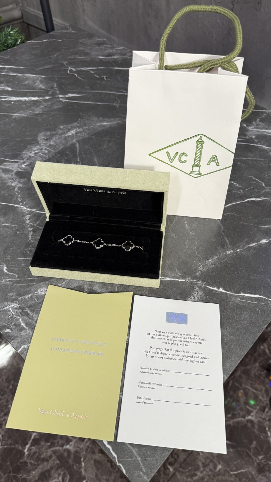 VNC PLATA / NEGRO CON CAJA